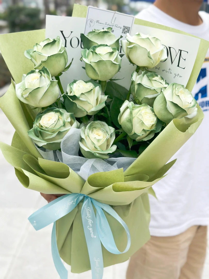 有人爱有所期待——11支苏格兰绿玫瑰花束