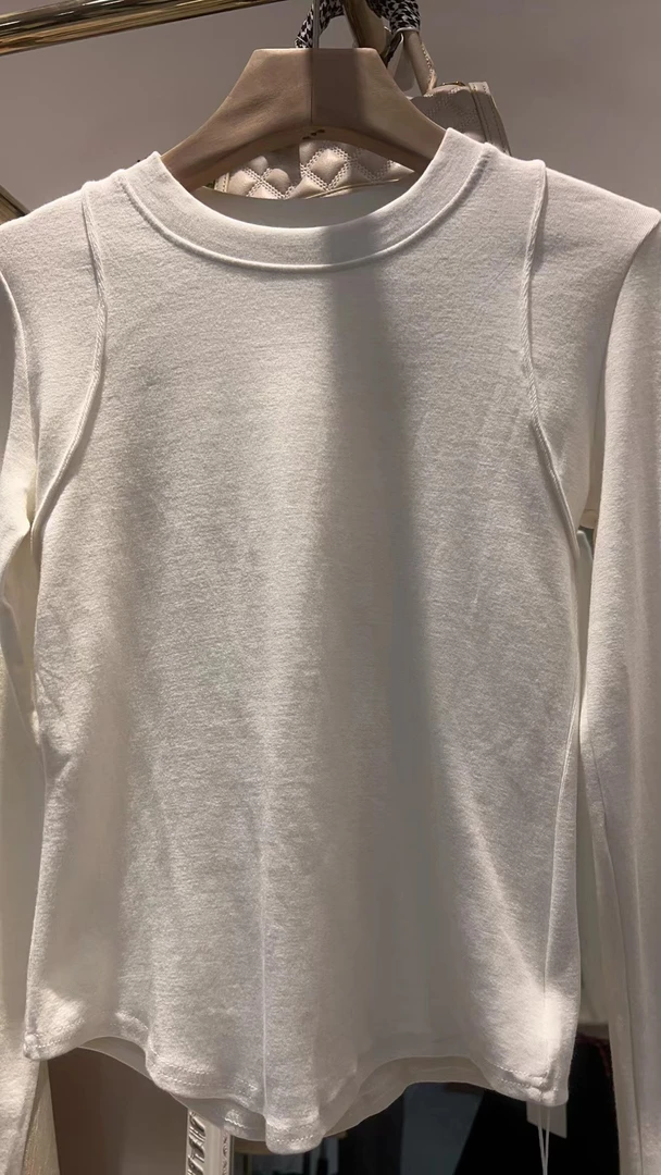 圆领线条修身显瘦打底衫