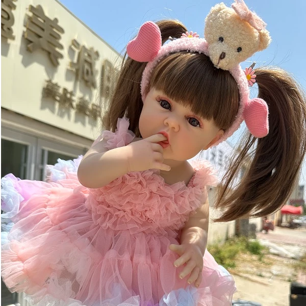 新款朵朵  吃手指粉色裙子仿真儿童节娃娃玩偶六一礼物可下水