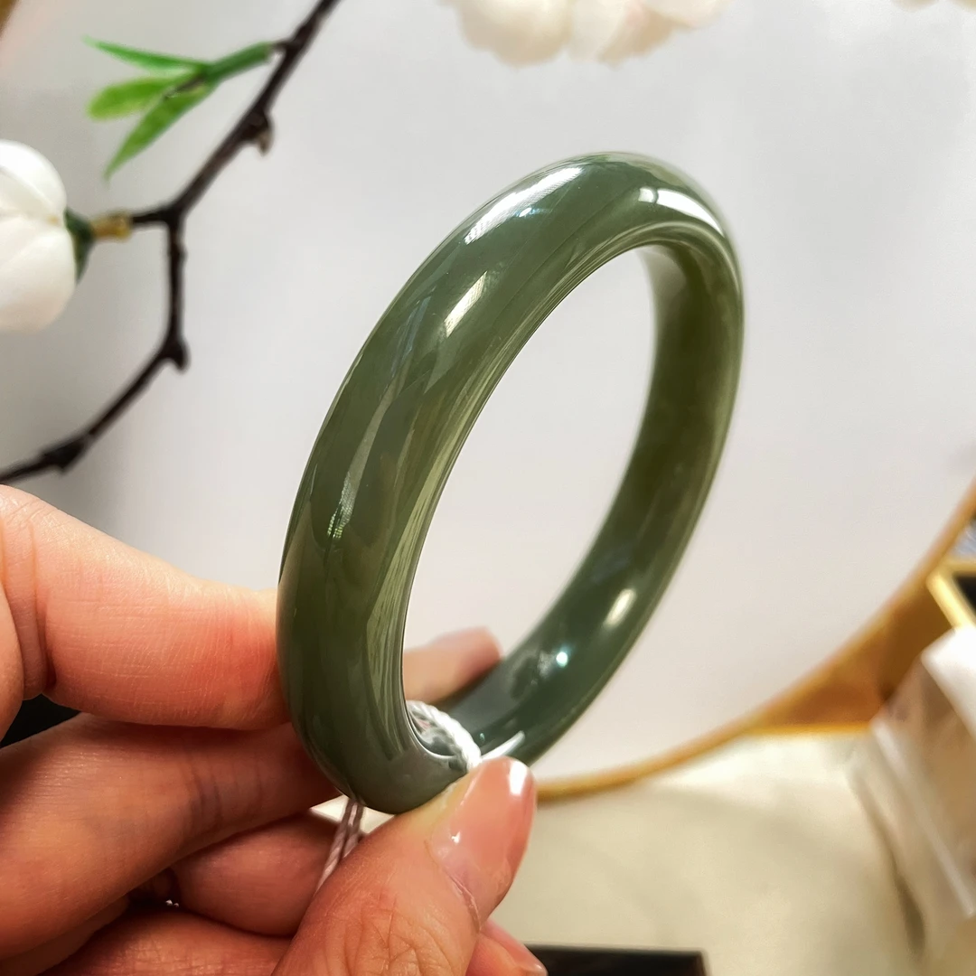 D013和田玉气质时尚百搭精美高贵气质妃镯多样性发货