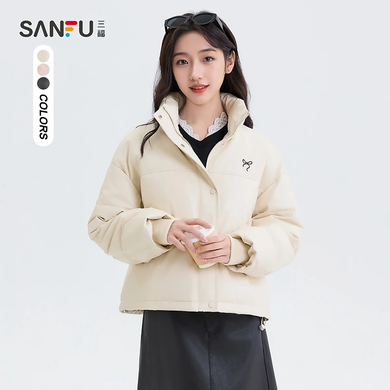 三福羽绒服2024冬季蝴蝶结刺绣蛋白皮保暖立领上衣女装835018