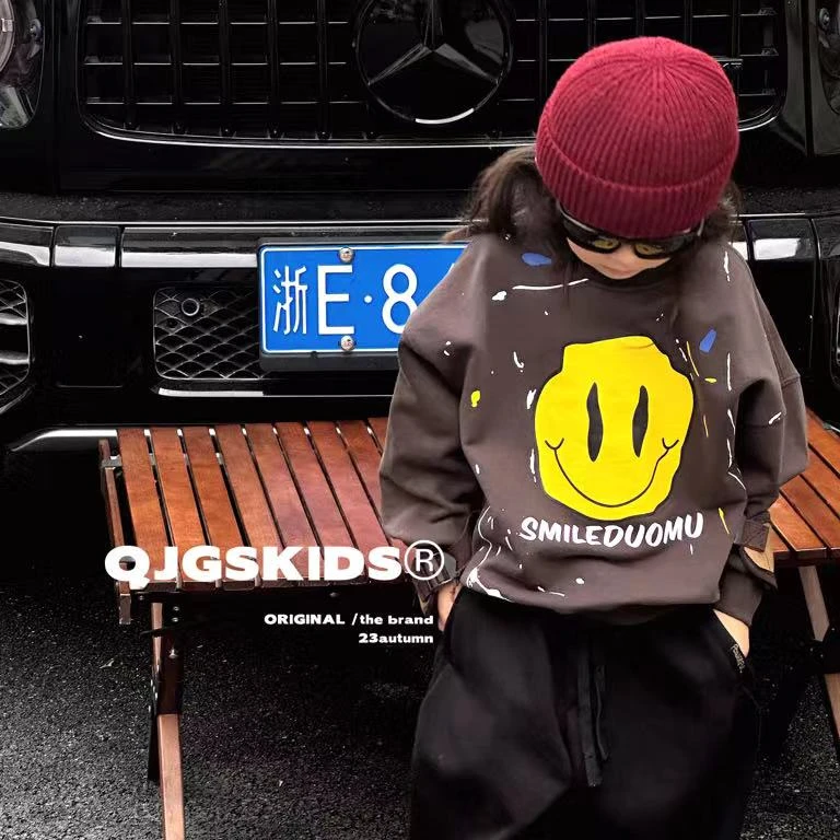 《QJ》 2024春季卡通可爱百搭艺术印花笑脸纯色卫衣   71093