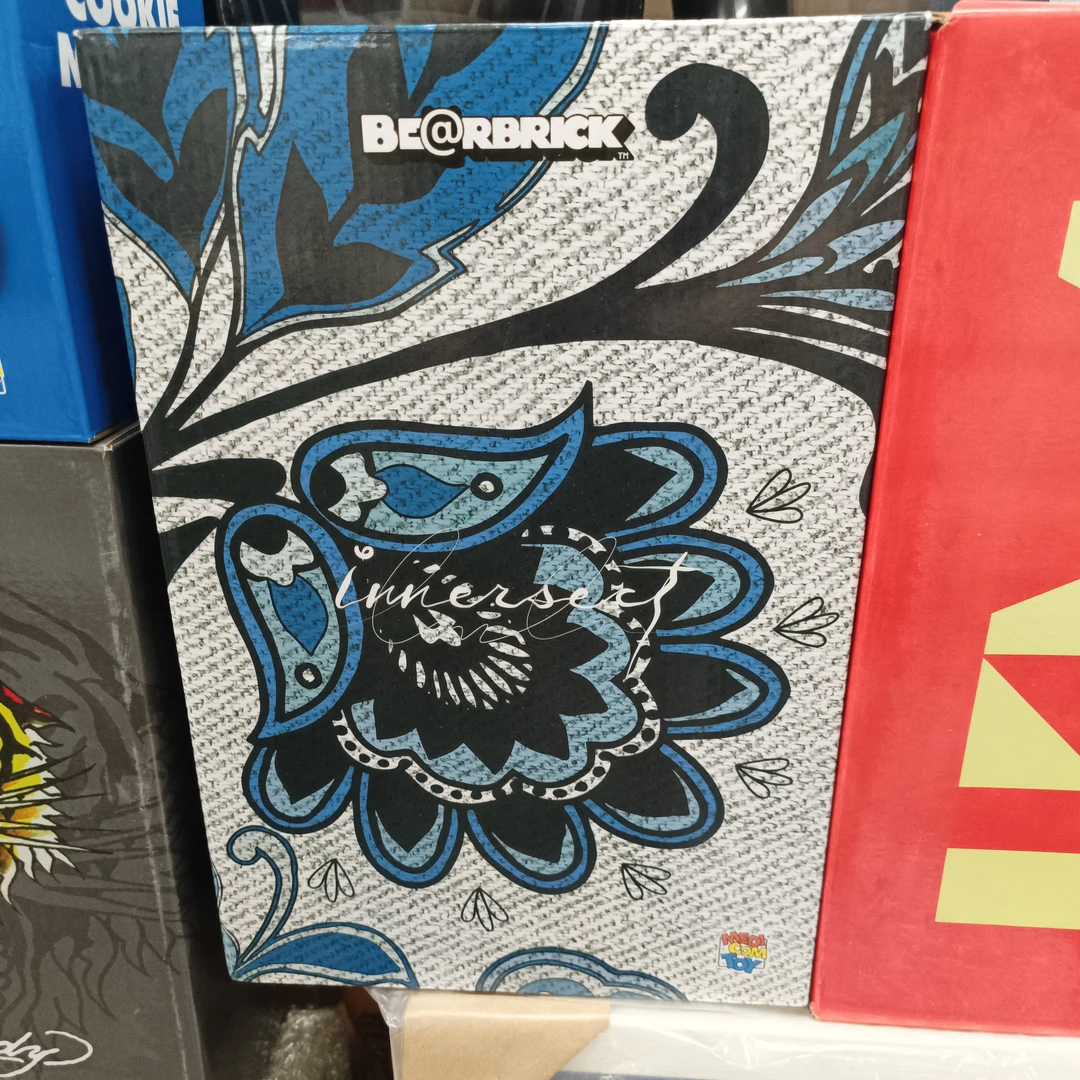 400％青花瓷潮流摆件