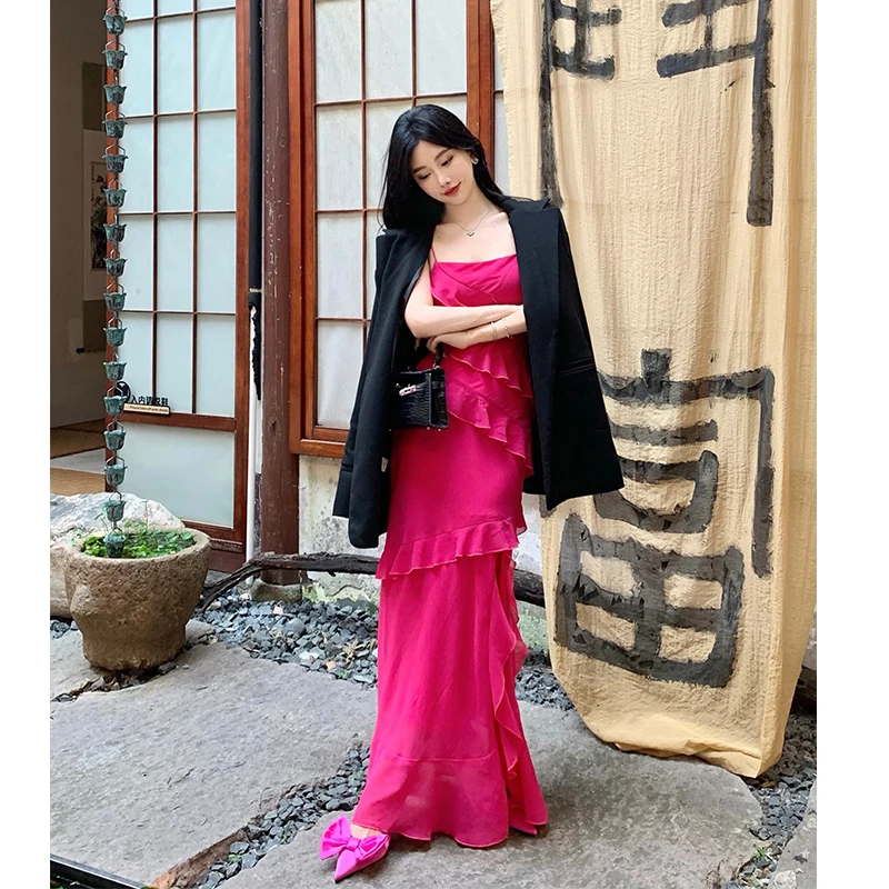 大惠子-法式复古穿搭枚红色显白吊带连衣裙重工荷叶边及踝长裙