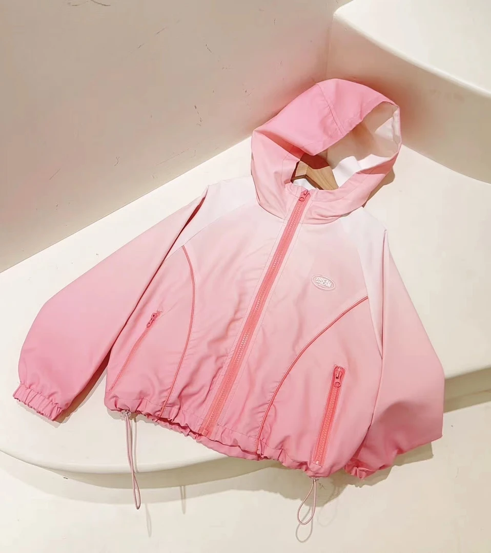 女童冲锋衣2024春装新款韩版春秋宝宝外套儿童洋气宽松连帽上衣潮