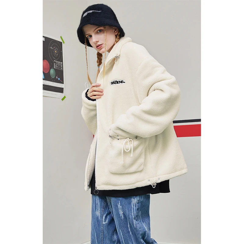 威宏丝秋冬款加厚字母胶章羊羔绒立领外套 P3079