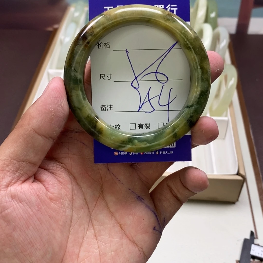 蛇纹石玉手镯未镶嵌