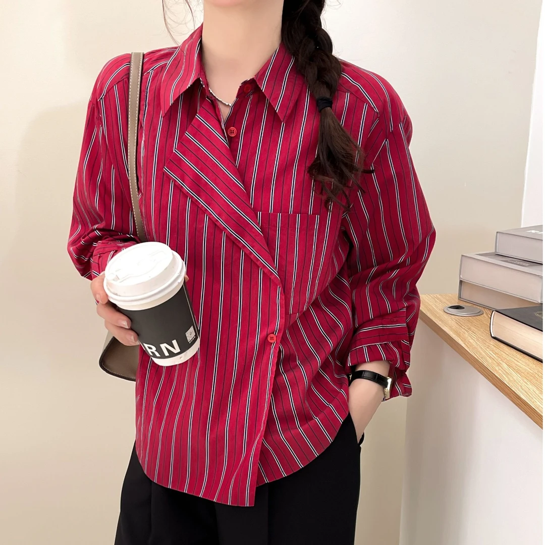 千百蔚秋季新品时尚气质设计感不规则POLO条纹衬衫洋气红色衬衣