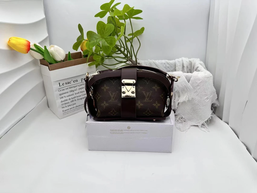 95新 LouisVuitton/路易威登 LV中古小贝壳化妆包/植鞣革换新N
