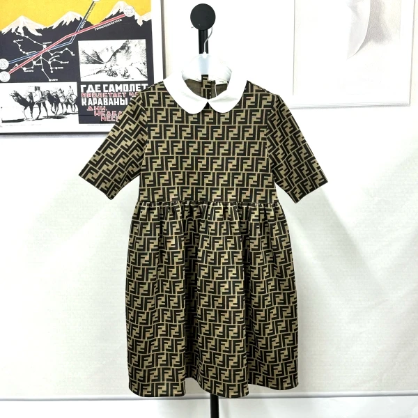 妃鱼/芬迪/棉/上衣/95新/市场价18900/卢1005