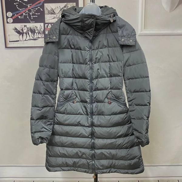 妃鱼/盟可睐/聚酯纤维/羽绒服/95新/市场价17800/白1025