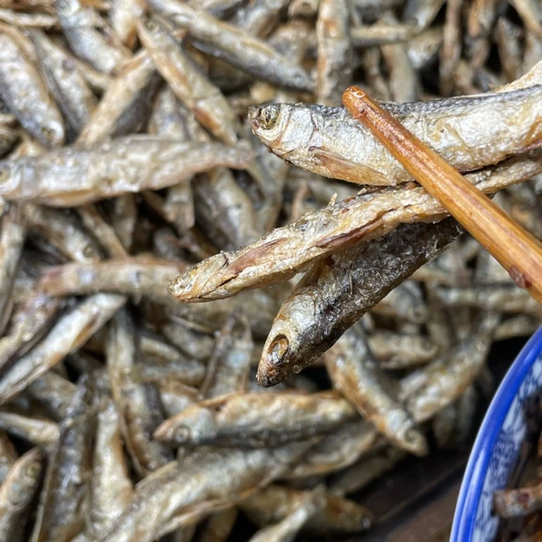 油炸小餐鱼 港里捕捞 新鲜现炸小餐鱼 无盐