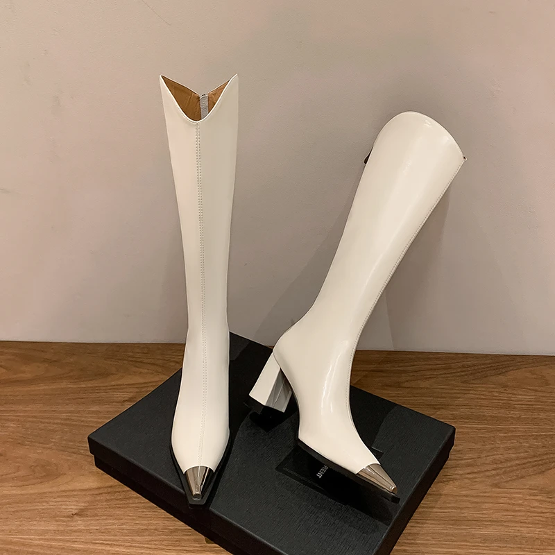 2024新款尖头真皮长筒靴粗跟高跟长筒靴通勤时尚女靴牛仔百搭复古