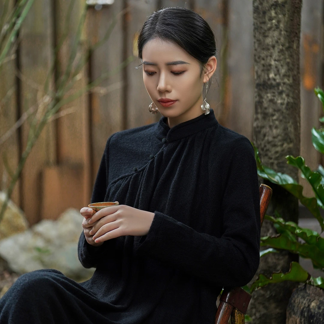 游尘衣物/莳连衣裙