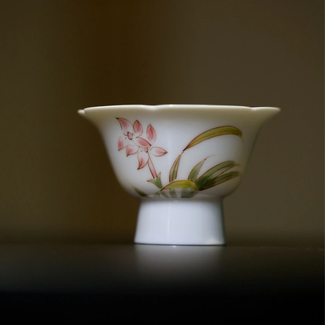 景德镇陶瓷手绘兰花 兰草高足花口杯 茶杯 主人杯 山涧兰花杯复古