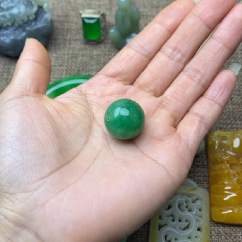 【闪购商品】翡翠珠子未镶嵌自****鱼