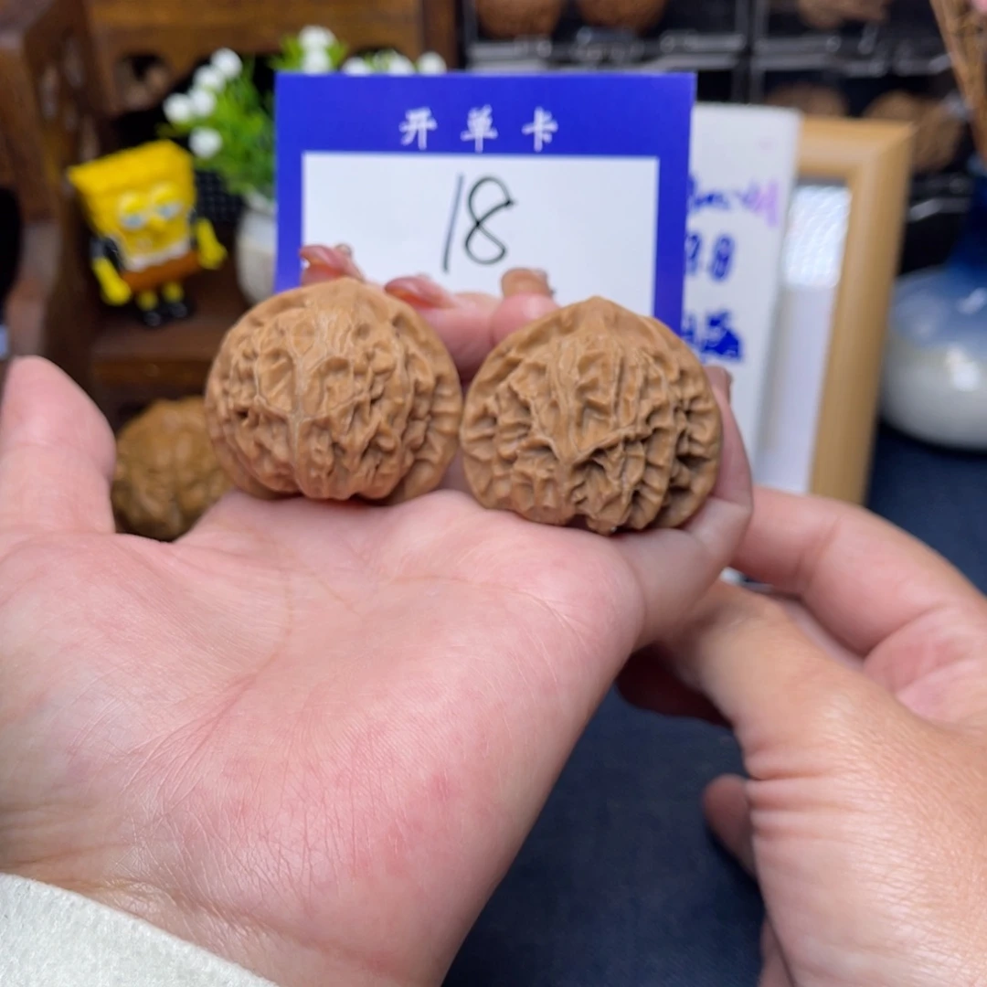 桃核把件宫灯41李。