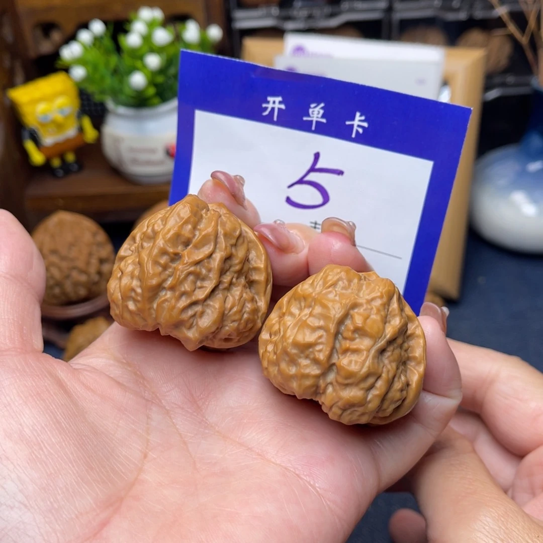 桃核把件蛤蟆头39边43肚李。