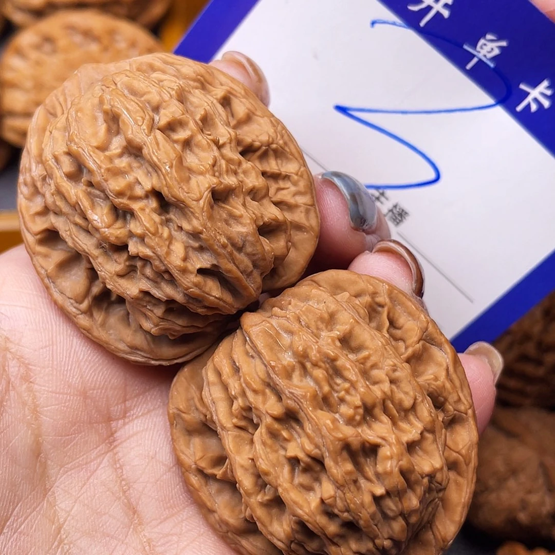 桃核吊坠麦虎43+尺寸 48.7克