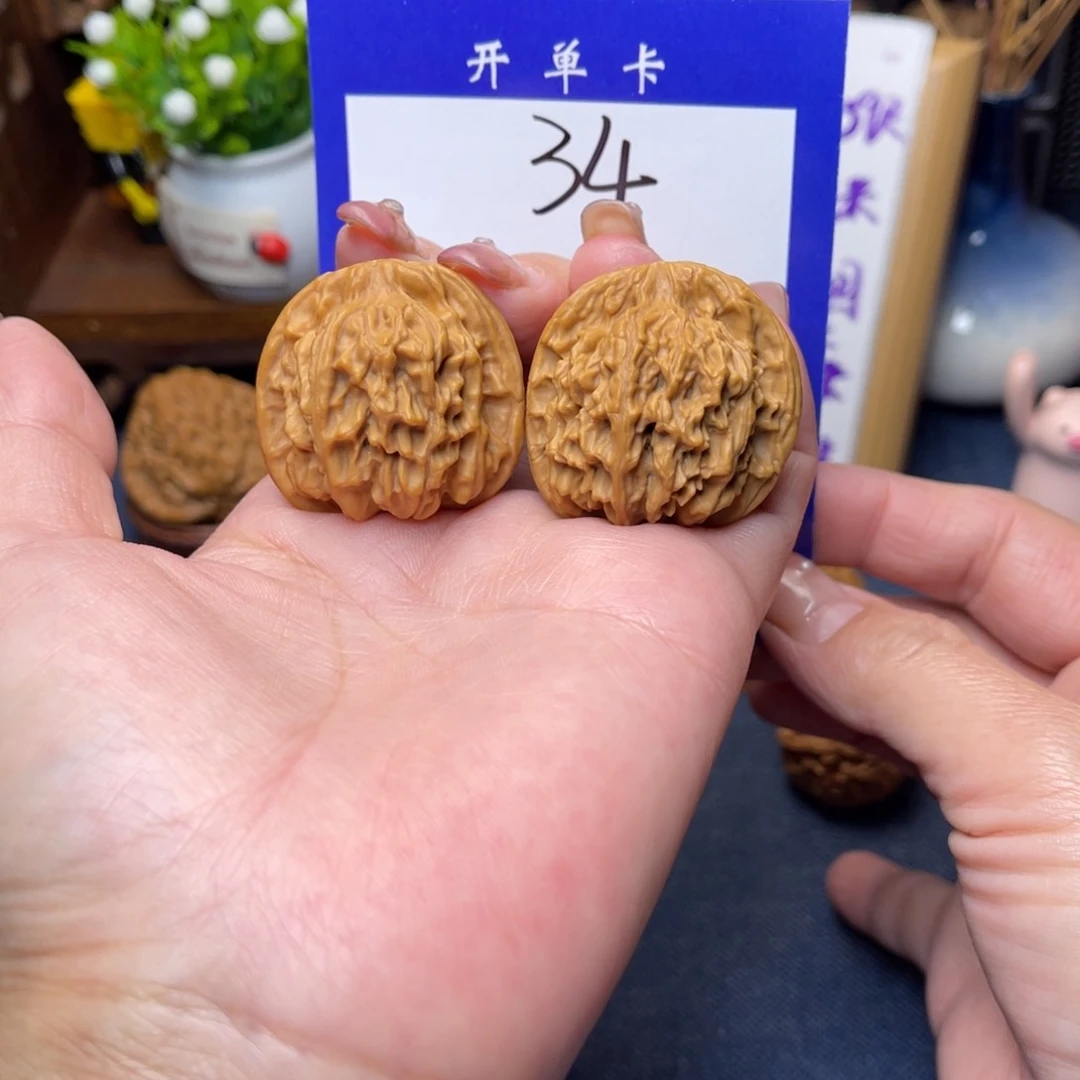 桃核把件天地35李。