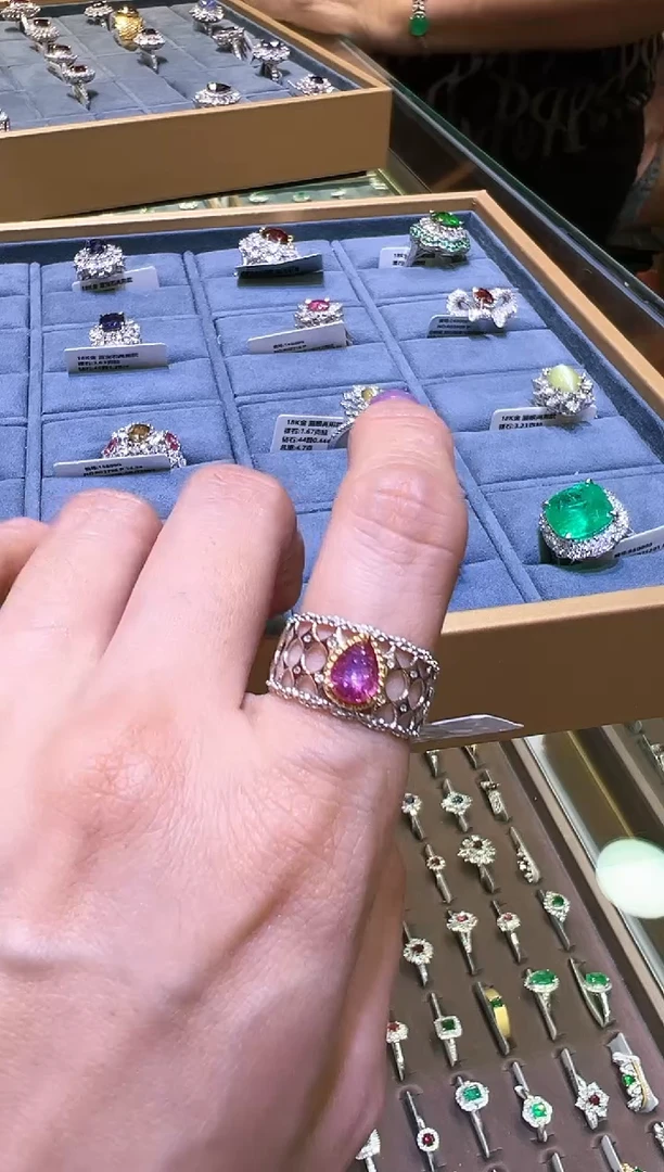【闪购商品】彩色蓝宝石戒指18K金镶嵌戒指