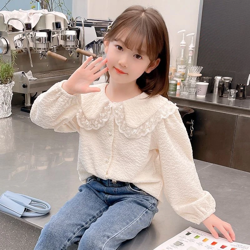 巴拉衬衫春装2023新款小女孩洋气时髦蕾丝娃娃领长袖上衣淑女甜美