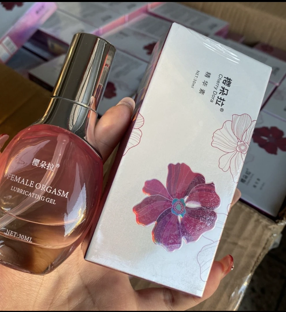樱朵拉精华液瓶