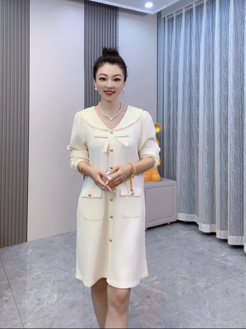 大码女装轻奢名媛气质纯色连衣裙短款显瘦秋季新品