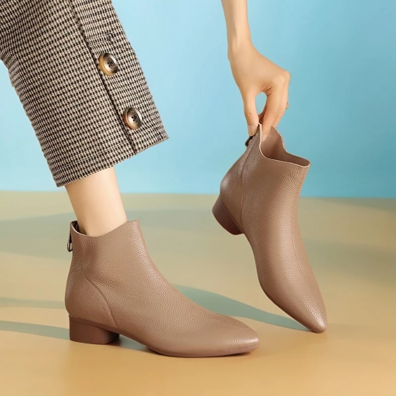真皮女显瘦清仓短靴法式低跟新款尖头女靴子2024软皮中跟品牌秋冬