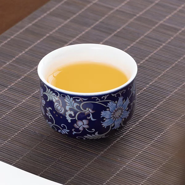 蓝色白瓷珐琅彩缠枝莲茶杯陶瓷个人品茗功夫主人杯家用中式陶瓷杯