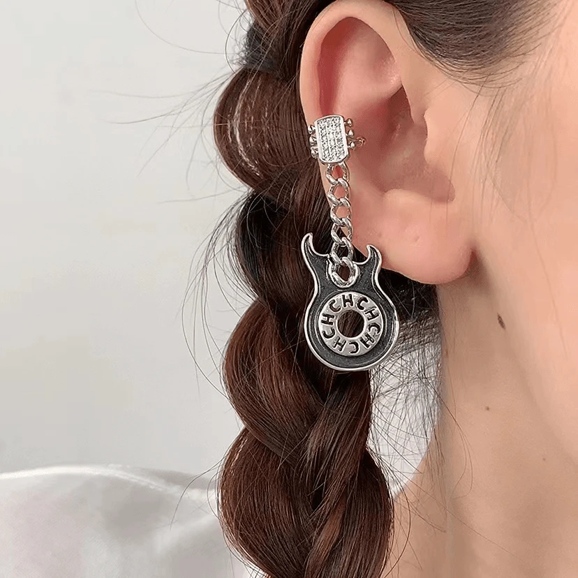 铜合金耳饰 03250小众设计潮酷个性朋克灰色吉他造型耳骨夹