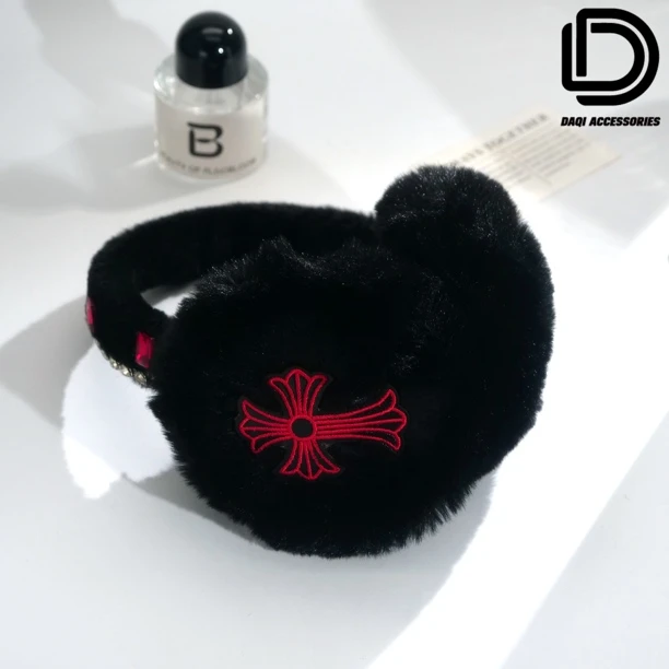 04848大淇原创蛇年冬季新品黑红十字方锆毛绒绒耳罩