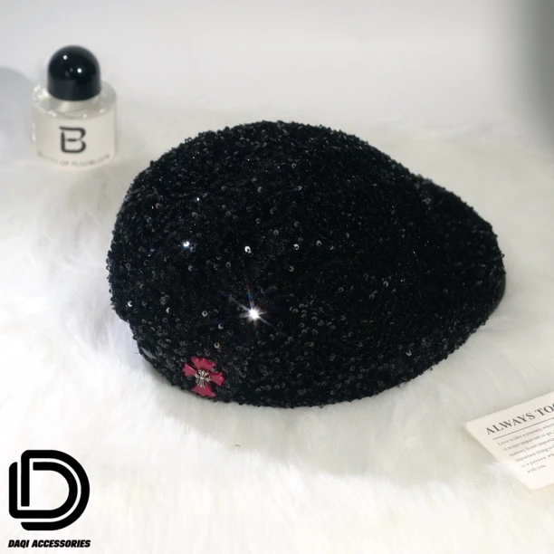 04852大淇原创气质百搭黑亮片红十字架个性贝雷帽