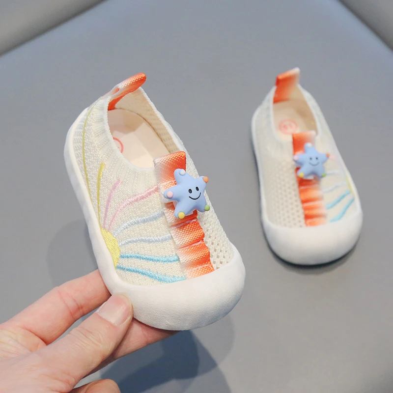 秋季宝宝学步鞋0-2岁软底飞织面婴儿鞋卡通一脚登网面小童防滑鞋