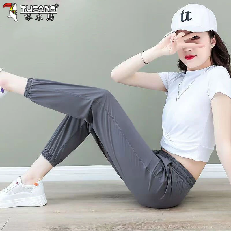 啄木鸟夏季薄款冰丝速干休闲裤2024新款轻薄透气百搭显瘦束脚裤女