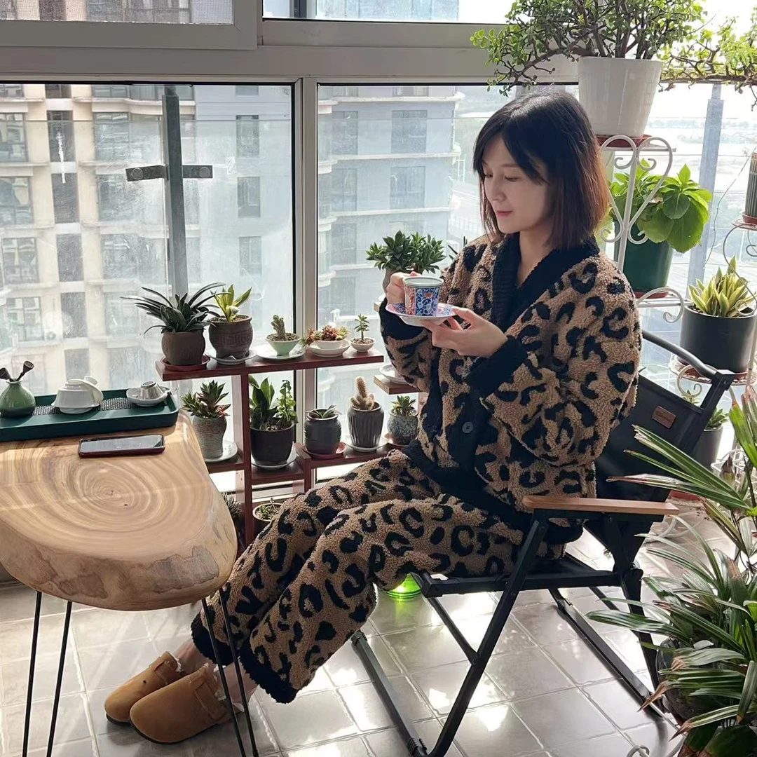 半边绒秋冬睡衣女加厚豹纹保暖套装甜美网红V领时尚可外穿家居服