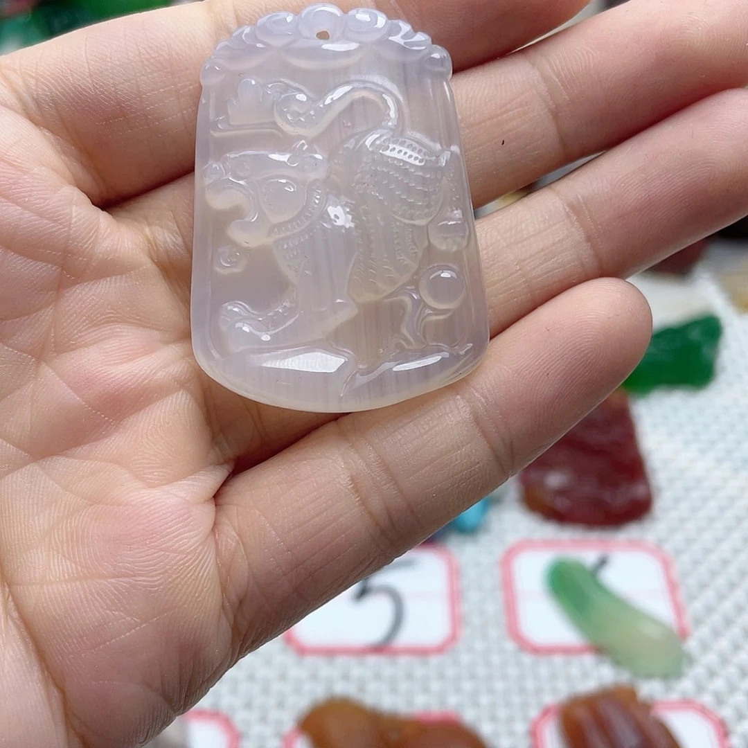 玛瑙/玉髓颈饰合金江**雨