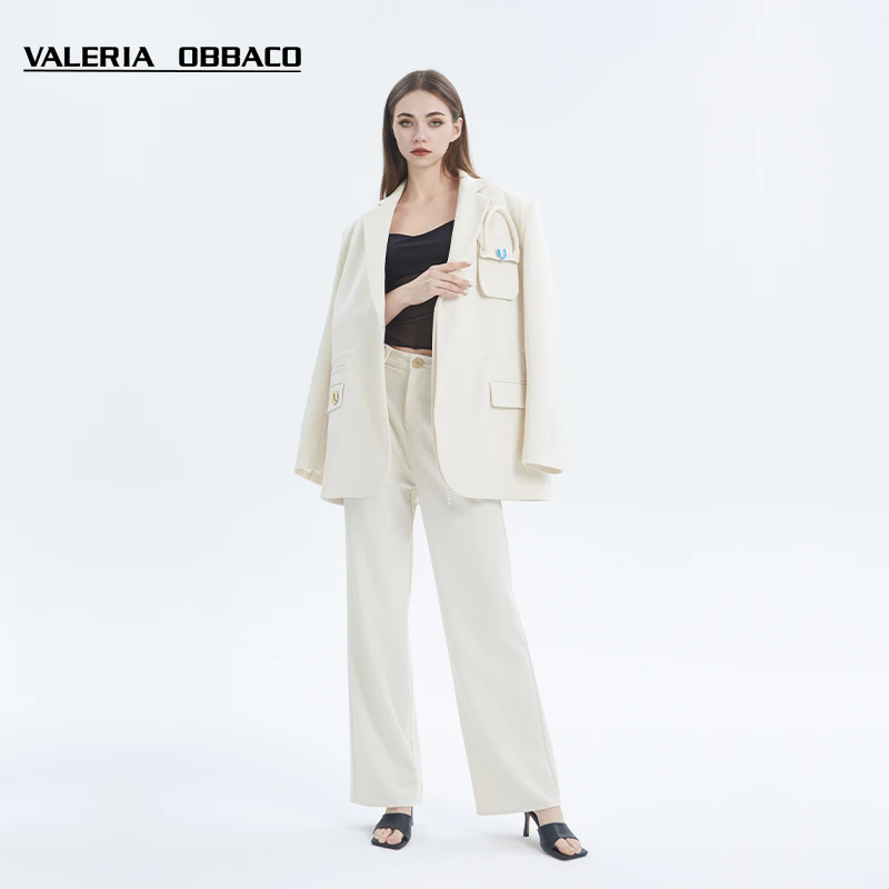 VALERIAOBBACO/瓦莱丽娅 奥贝科玩趣系列米色方块挂饰西装西裤
