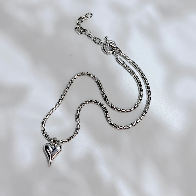 铜合金项链 银色爱心项链新款长款毛衣链高级感心形吊坠配饰0140