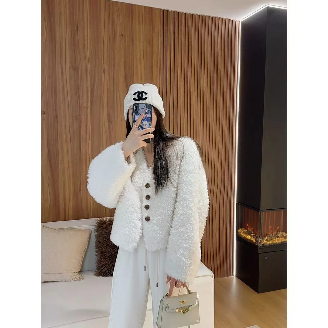 CANTIILAR “小湖羊”100%羊毛v领小排扣皮毛一体外套