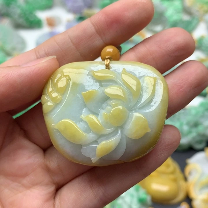 翡翠颈饰未镶嵌翡翠