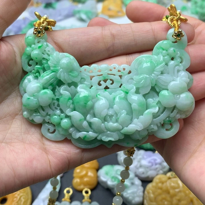 翡翠颈饰未镶嵌翡翠