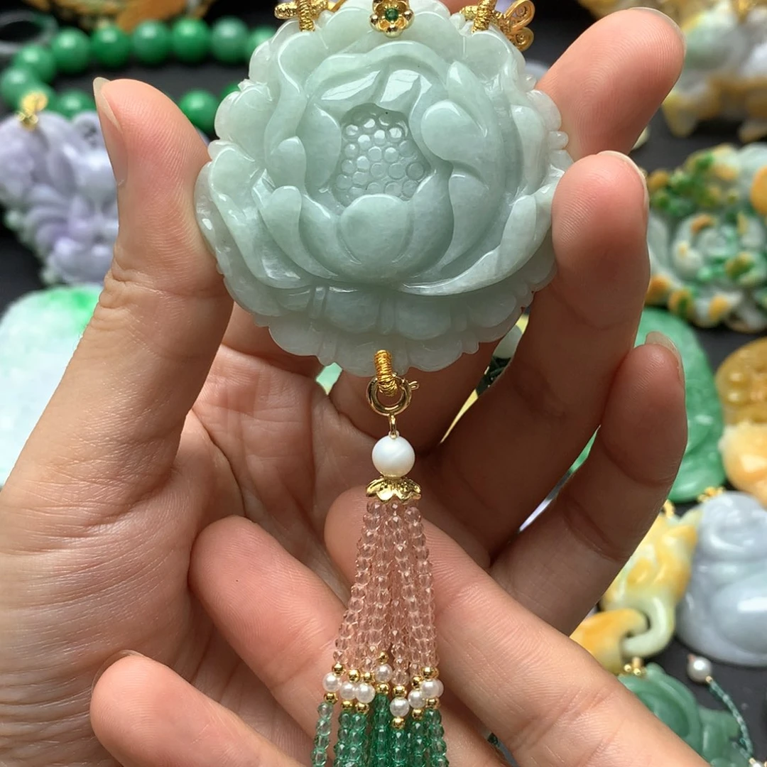 翡翠颈饰未镶嵌翡翠