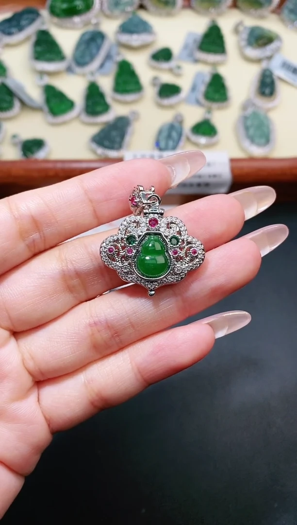 【闪购商品】翡翠颈饰未镶嵌清货默认微瑕