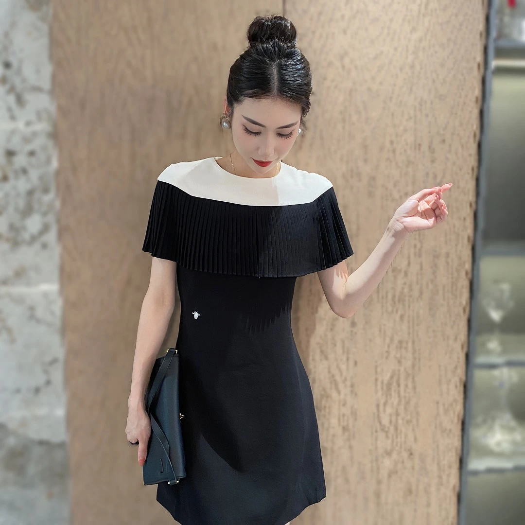 网红名媛漂亮裙子夏新款显瘦风琴褶皱披肩斗篷撞色短袖a字连衣裙
