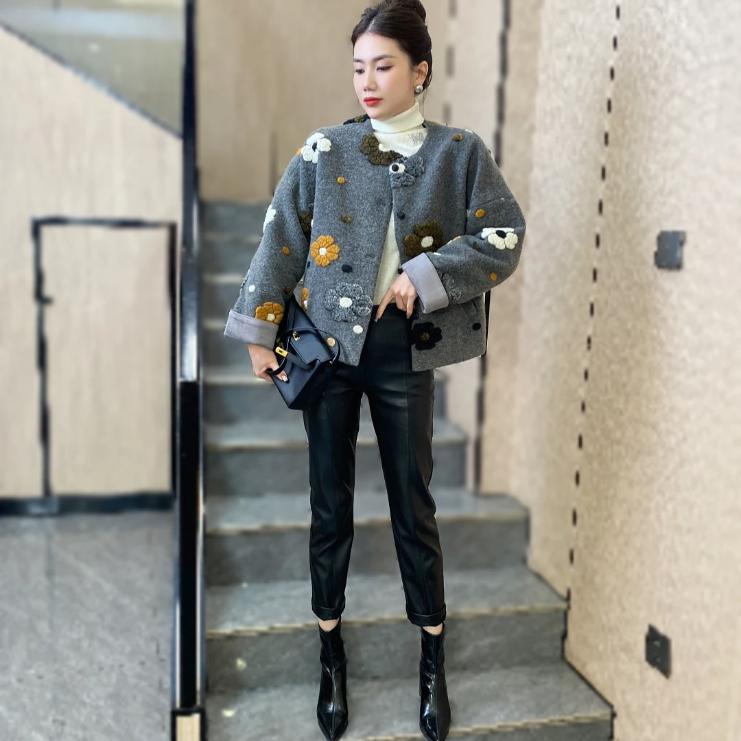 2024冬季新款小香风立体花朵羽绒内胆时尚外套女韩版白鸭绒上衣