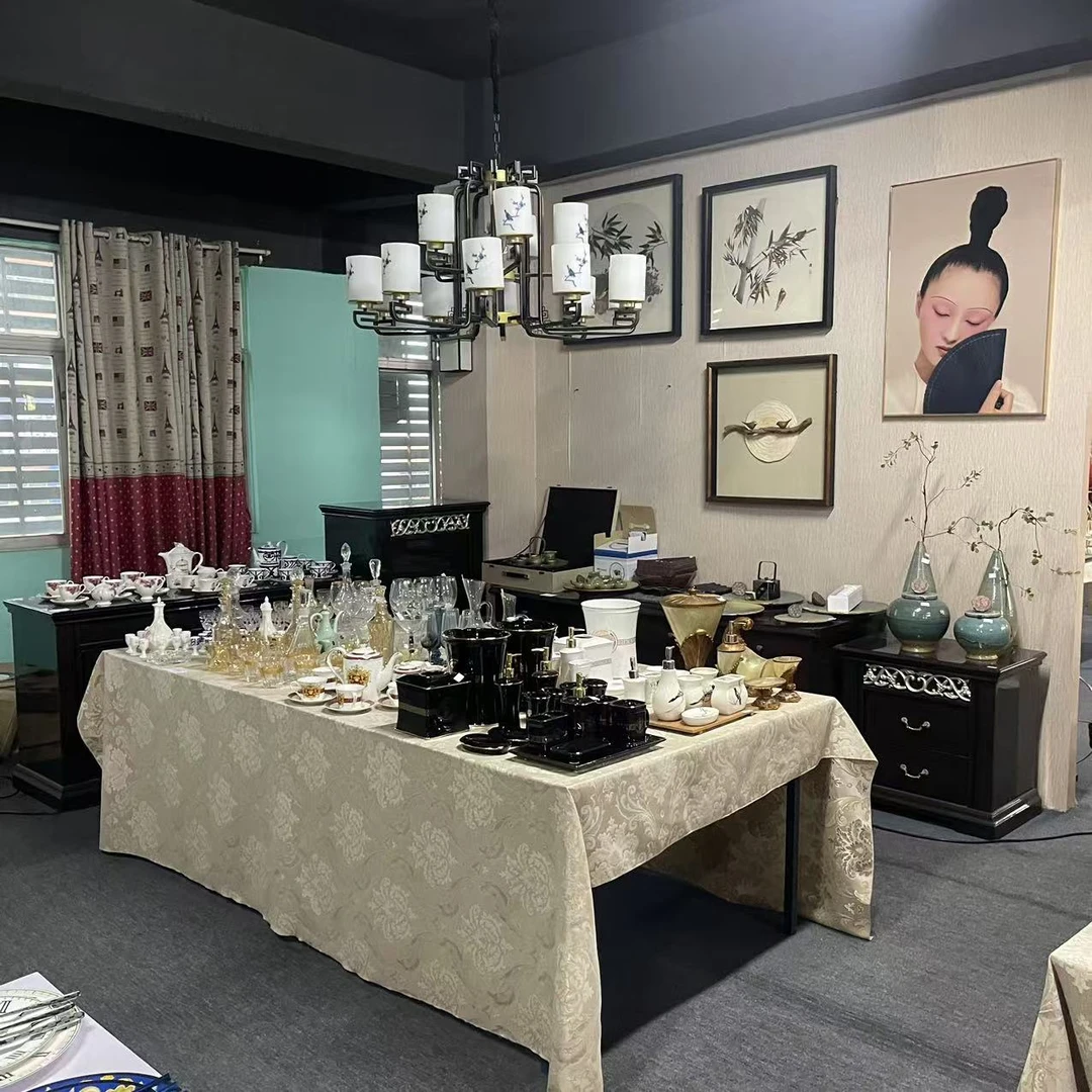 【Y】A4区 陶瓷玻璃手绘摆件