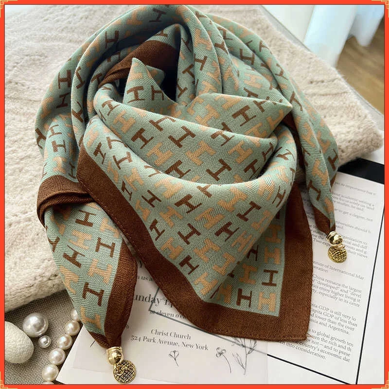 磁吸扣护颈2024新款小围巾女款丝巾三角方巾高级感护脖子秋冬围脖