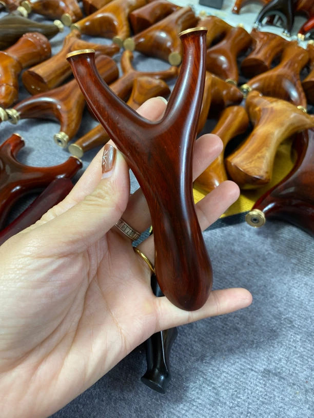 （70刀锋）高密紫檀外宽70，撑头15.弓高13.5左右，药片撑头火蓝刀锋