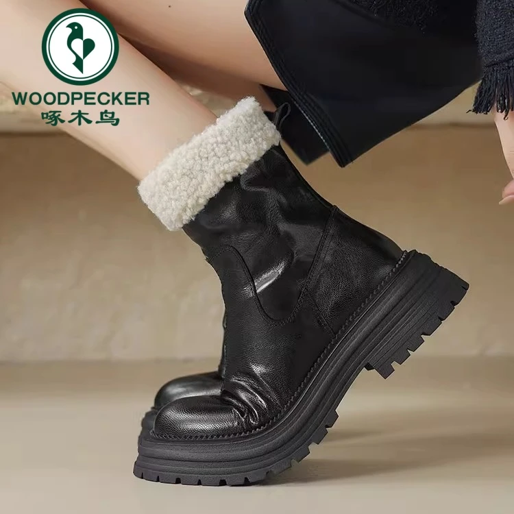 啄木鸟厚底棕色雪地靴2024秋冬加绒加厚时尚百搭黑色短靴女马丁靴